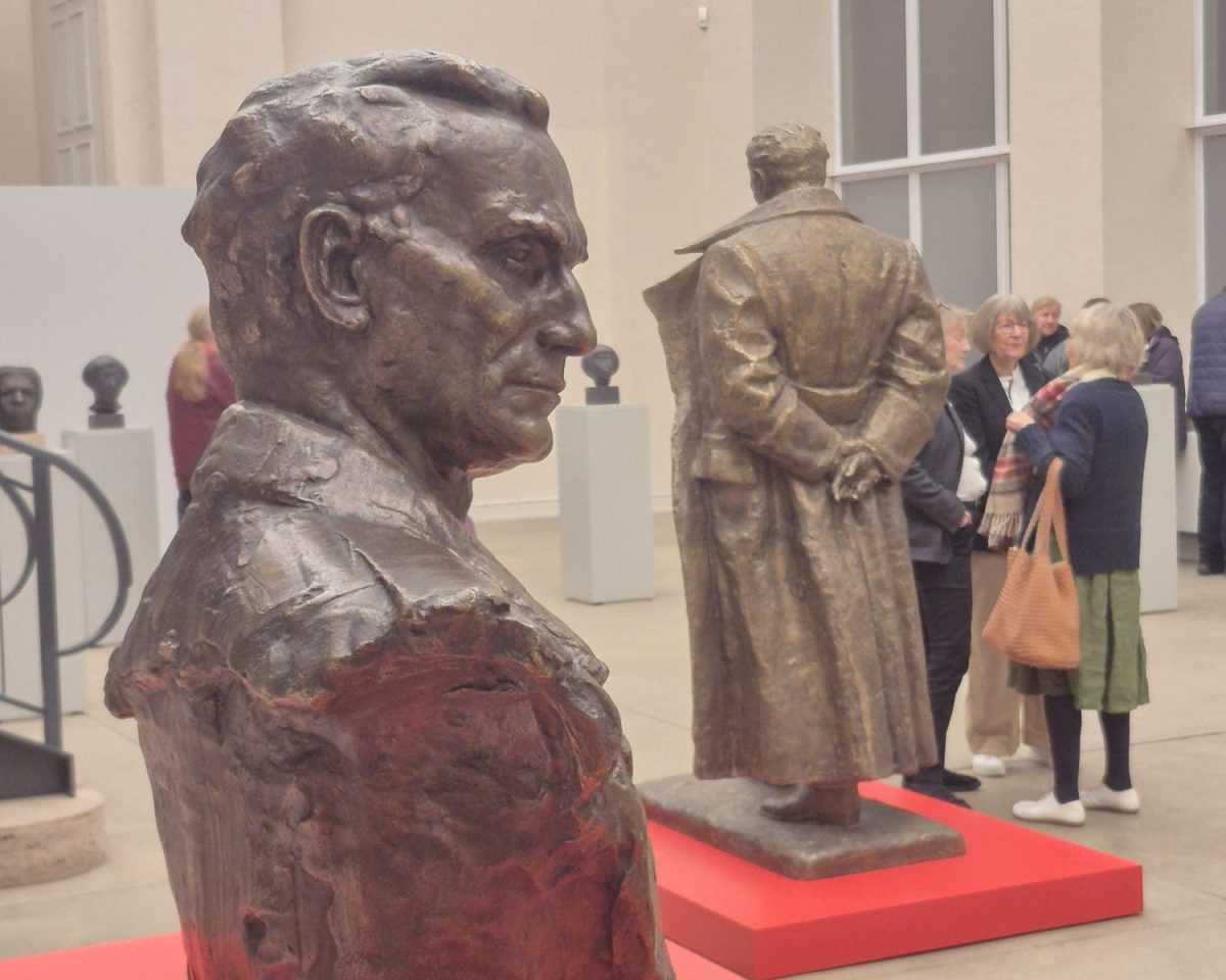 VELIČANJE TITA I PROPALE JUGOSLAVIJE: U Berlinu otvorena izložba „Estetika kao politička strategija 1945-1960“ VELIČANJE TITA I PROPALE JUGOSLAVIJE: U Berlinu otvorena izložba „Estetika kao politička strategija 1945-1960“