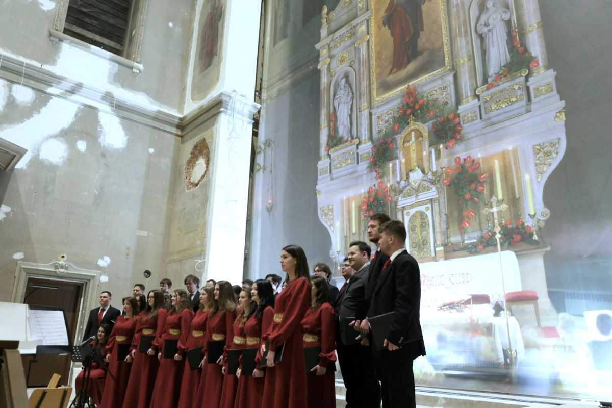 ZAVRŠILA JE OBNOVA: Premijer Plenković na koncertu u obnovljenoj bazilici u Palmotićevoj