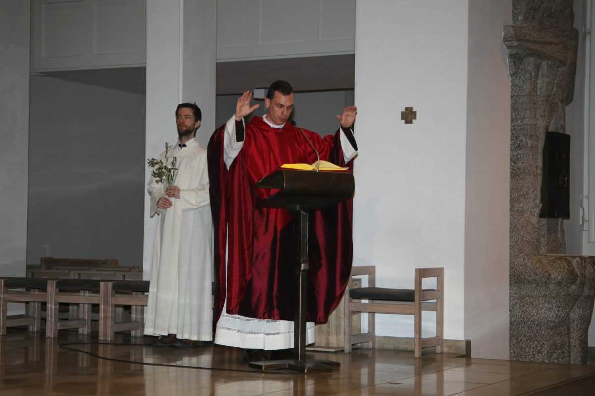 CVJETNICA U STUTTGARTU: Karmelićanin o. Stanko Pažin istaknuo važnost ispovijedi CVJETNICA U STUTTGARTU: Karmelićanin o. Stanko Pažin istaknuo važnost ispovijedi