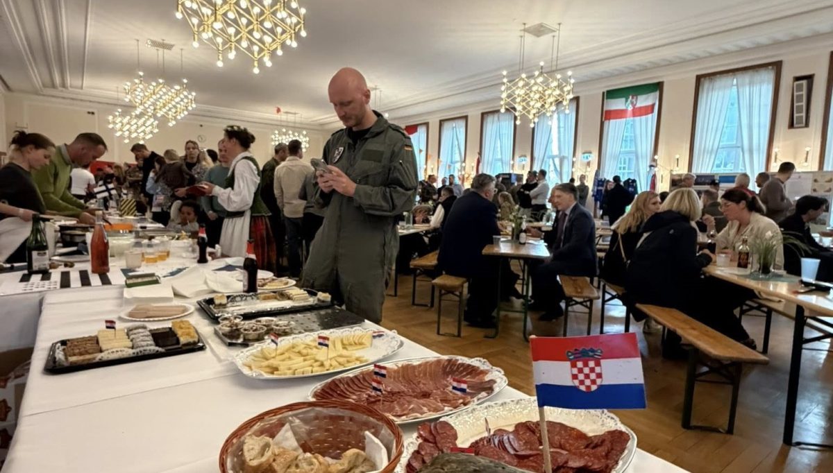 HAMBURG: Bogatstvo hrvatske kulture predstavljeno na Akademiji Bundeswehra HAMBURG: Bogatstvo hrvatske kulture predstavljeno na Akademiji Bundeswehra