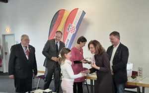 HRVATSKA RIJEČ ŽIVI I DALEKO OD DOMOVINE: U Neu-Isenburgu održano 11. Natjecanje u čitanju Hrvatske nastave u Hessenu i Saarlandu HRVATSKA RIJEČ ŽIVI I DALEKO OD DOMOVINE: U Neu-Isenburgu održano 11. Natjecanje u čitanju Hrvatske nastave u Hessenu i Saarlandu