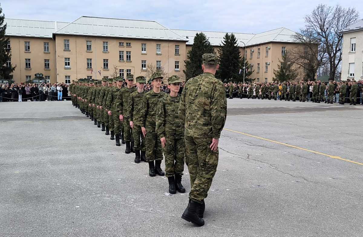 MEĐU 400 ROČNIKA I THOMPSONOVA KĆI: U vojarni u Požegi prisegnuo prvi naraštaj ročnika