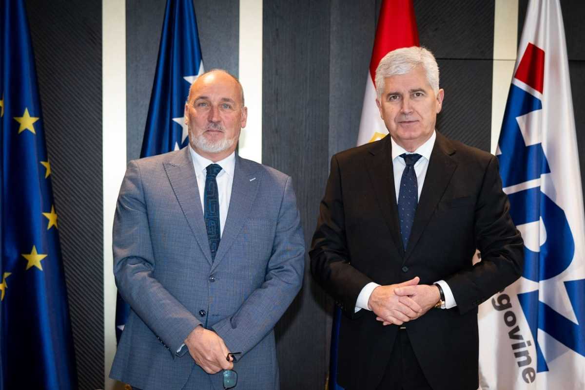 Sastanak Dragana Čovića i veleposlanika Švicarske u BiH, Nj. E. Gabrielea Derighettija/ Foto: HDZ BiH