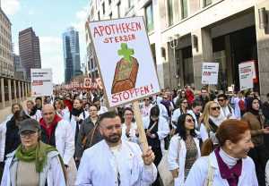 NJEMAČKA: U Berlinu, Münchenu, Düsseldorfu i Hannoveru održani prosvjedi farmaceuta za veće plaće i bolje uvjete rada  