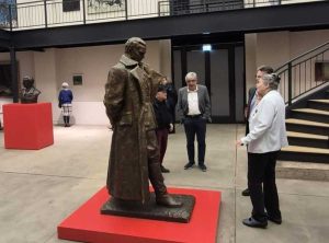 VELIČANJE TITA I PROPALE JUGOSLAVIJE: U Berlinu otvorena izložba „Estetika kao politička strategija 1945-1960“ VELIČANJE TITA I PROPALE JUGOSLAVIJE: U Berlinu otvorena izložba „Estetika kao politička strategija 1945-1960“