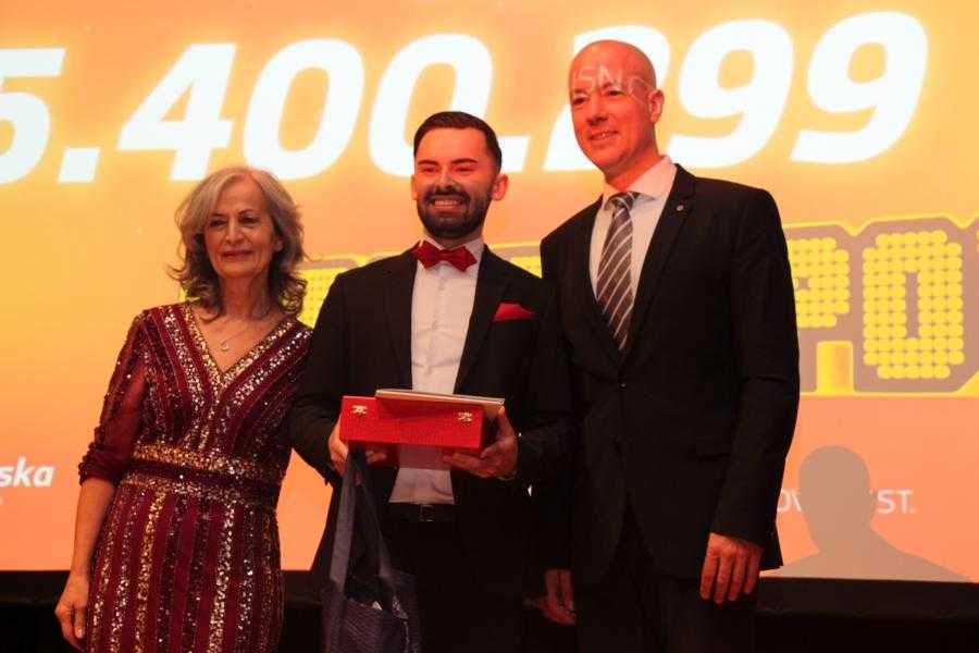 OD PODRUMA DO CRVENOG TEPIHA: Zbog dobitnika poput Valentina Antičevića nagrada Večernjakova domovnica je još značajnija OD PODRUMA DO CRVENOG TEPIHA: Zbog dobitnika poput Valentina Antičevića nagrada Večernjakova domovnica je još značajnija