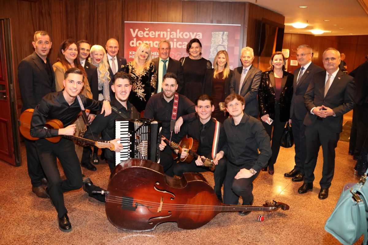 OSJETILA SE SNAGA ISELJENIŠTVA: Zlatko Dalić i Andrej Kramarić među brojnim poznatim osobama na Večernjakovoj domovnici OSJETILA SE SNAGA ISELJENIŠTVA: Zlatko Dalić i Andrej Kramarić među brojnim poznatim osobama na Večernjakovoj domovnici