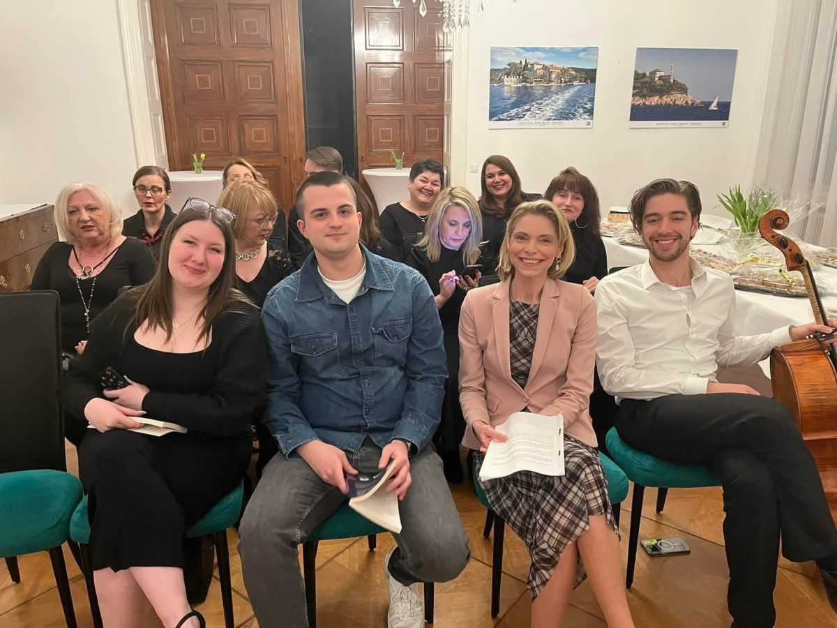 "KAD OLOVKA PIŠE SRCEM": Dan žena u Veleposlanstvu RH u Berlinu obilježen književno-glazbenom večeri "KAD OLOVKA PIŠE SRCEM": Dan žena u Veleposlanstvu RH u Berlinu obilježen književno-glazbenom večeri