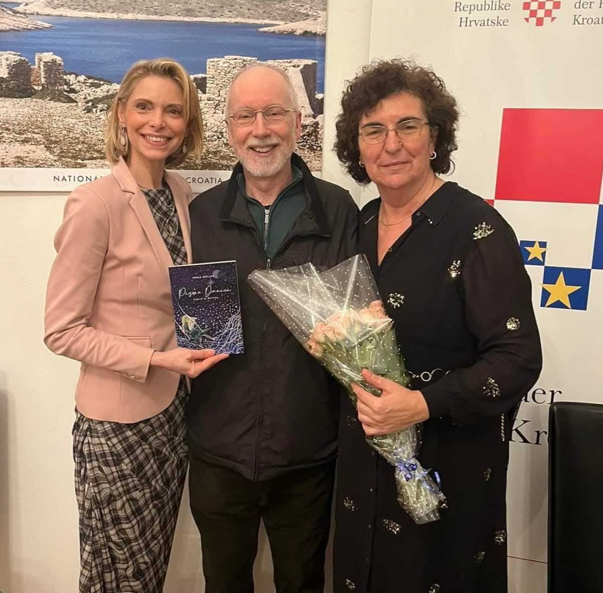 "KAD OLOVKA PIŠE SRCEM": Dan žena u Veleposlanstvu RH u Berlinu obilježen književno-glazbenom večeri "KAD OLOVKA PIŠE SRCEM": Dan žena u Veleposlanstvu RH u Berlinu obilježen književno-glazbenom večeri