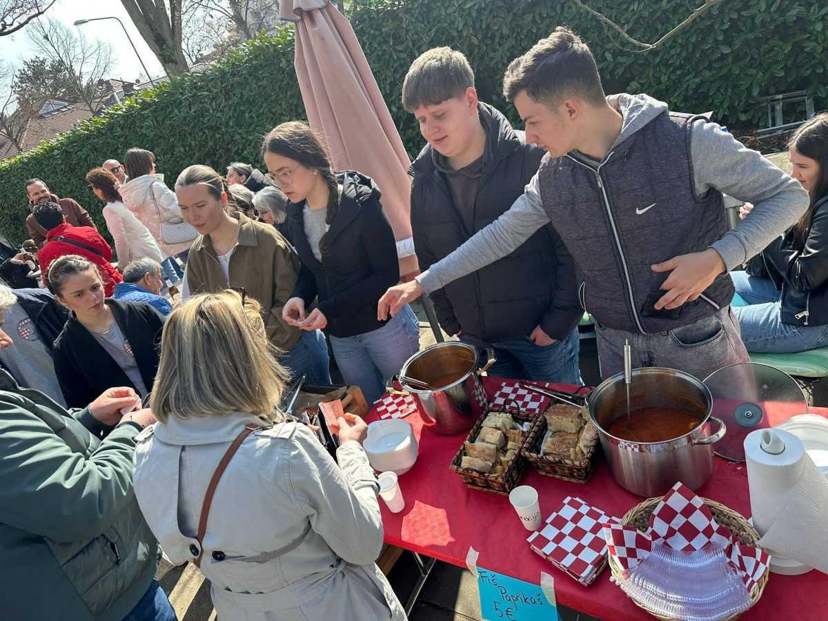 VELIK BROJ VJERNIKA NA DUHOVNOJ OBNOVI: Tri dana molitve, ispovijedi i zajedništva u HKŽ Wiesbaden VELIK BROJ VJERNIKA NA DUHOVNOJ OBNOVI: Tri dana molitve, ispovijedi i zajedništva u HKŽ Wiesbaden