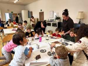 KREATIVNA RADIONICA: Učenici Hrvatske dječje škole “Anno 93” u Beču oduševili autentičnim igračkama