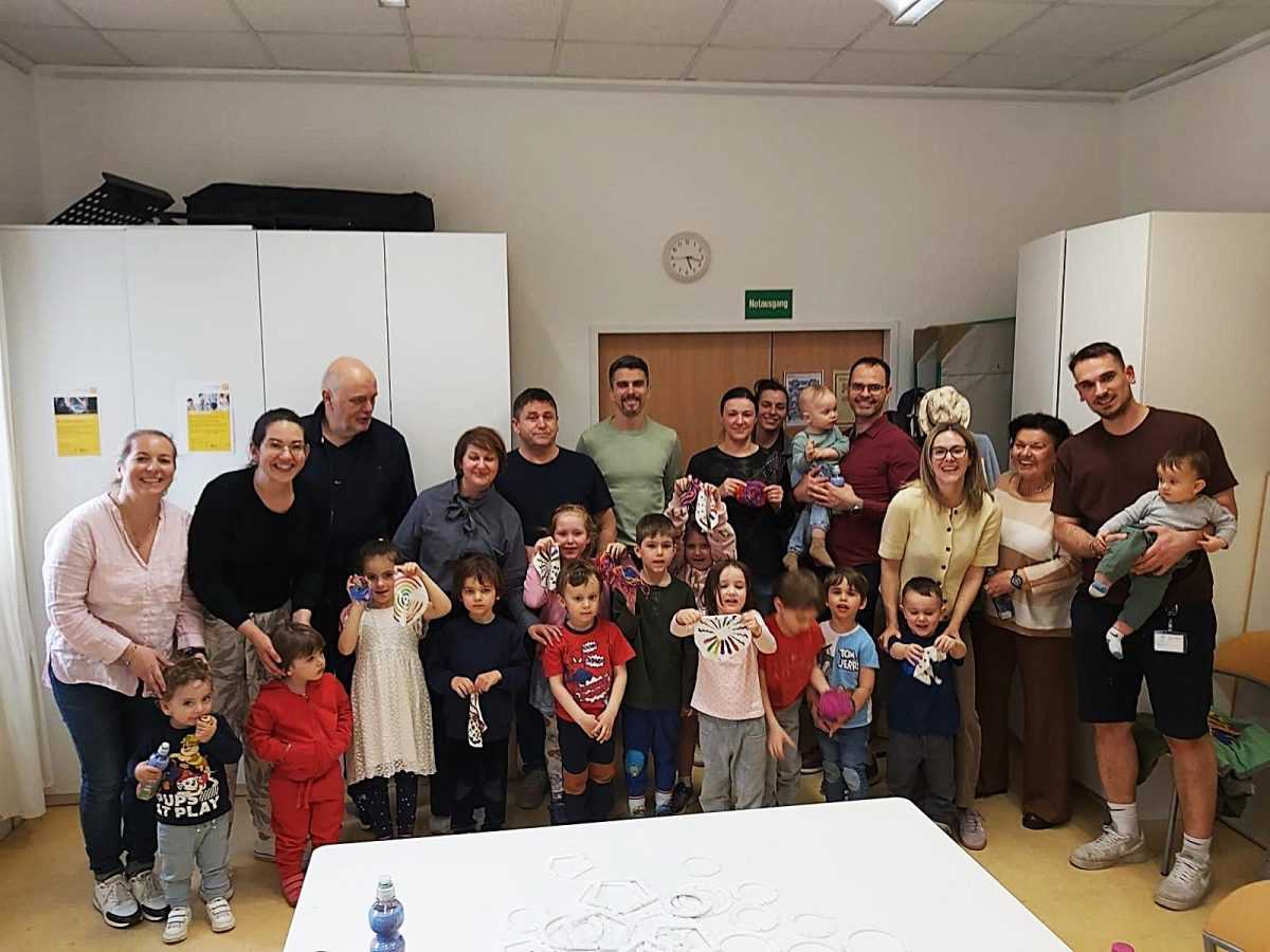 Od 1 do 4 su roditelji i djece u Radionici HDŠ-a / Foto: HDŠ Beč