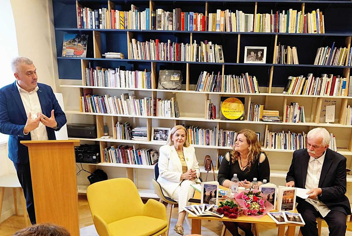 RATNA SJEĆANJA I POEZIJA: Bečka Hrvatica Ana Petrović u Splitu predstavila zbirku “Magla sjećanja”