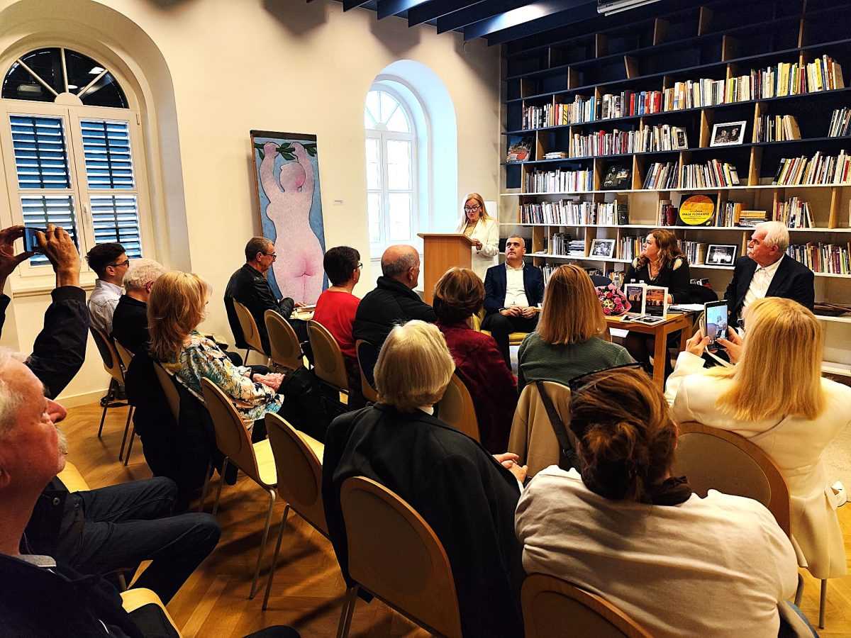 RATNA SJEĆANJA I POEZIJA: Bečka Hrvatica Ana Petrović u Splitu predstavila zbirku “Magla sjećanja”