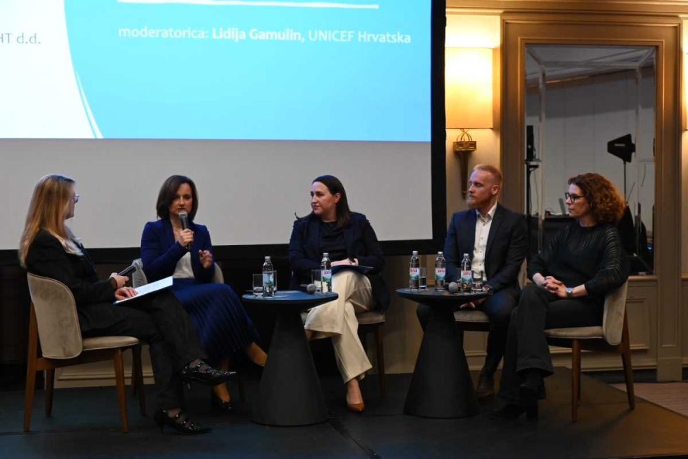 PRIZNANJA POSLODAVCIMA: Ministar Šipić nagradio tvrtke koje brinu o obitelji