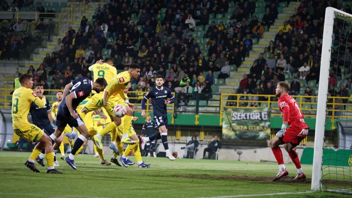 MODRI SLAVILI U PULI: Dinamo na korak do potvrde novog naslova prvaka