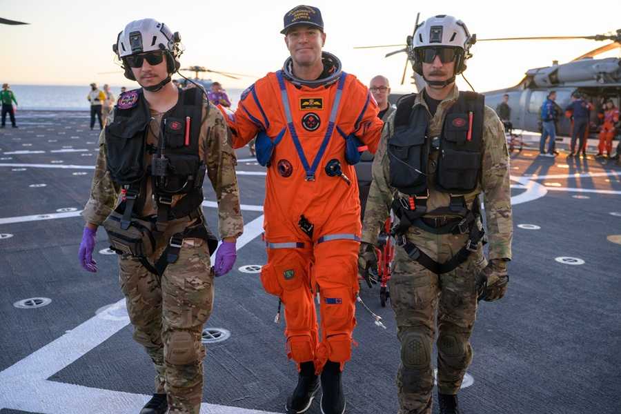 (FOTO)PREKRETNICA ZA ČOVJEČANSTVO: Posada Artemisa II srušila rekord Apolla 13 i sigurno se vratila kući (FOTO)PREKRETNICA ZA ČOVJEČANSTVO: Posada Artemisa II srušila rekord Apolla 13 i sigurno se vratila kući