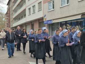 VELIKI PETAK U MAINZU: Hrvati u procesiji kroz grad i dirljiva izvedba Anne-Marije Galić