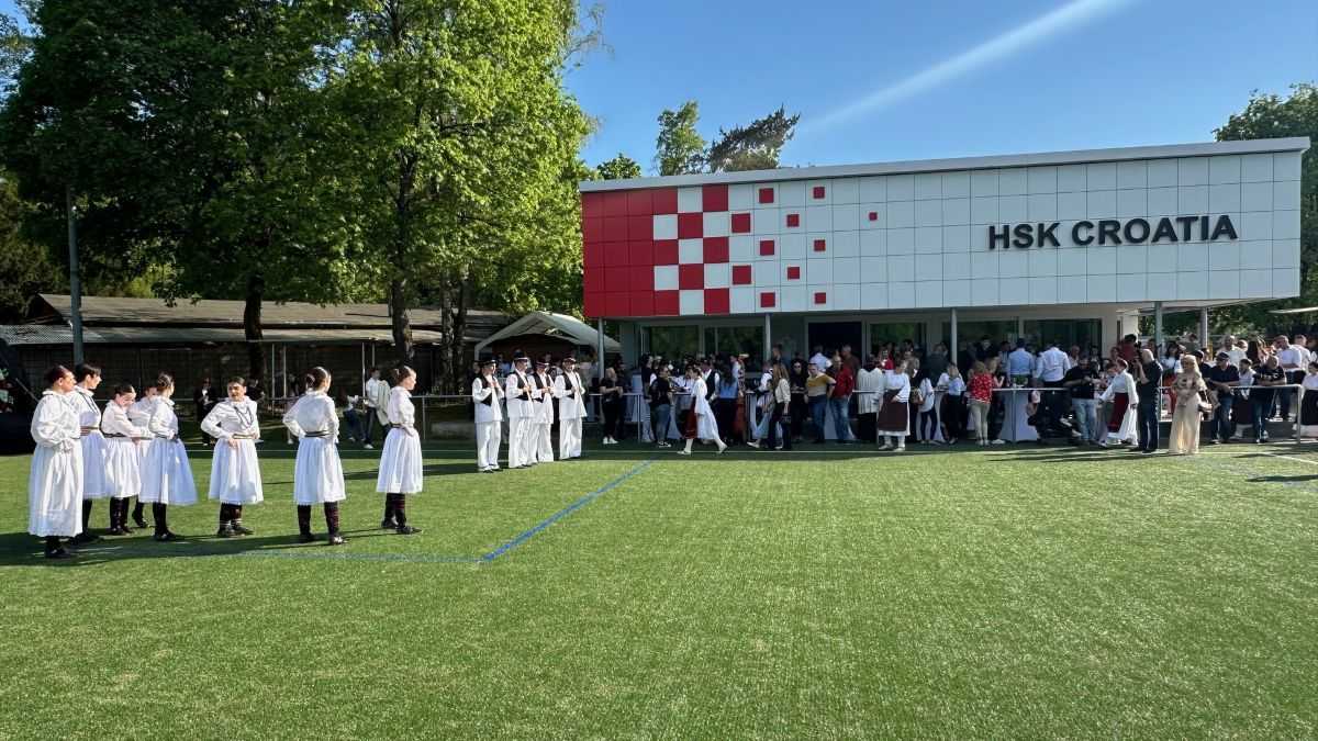 UVELIČALI SLAVLJE U SINGENU: Folkloraši HKU Velebit Friedrichshafen nastupili na otvorenju novih klupskih prostorija Croatije  