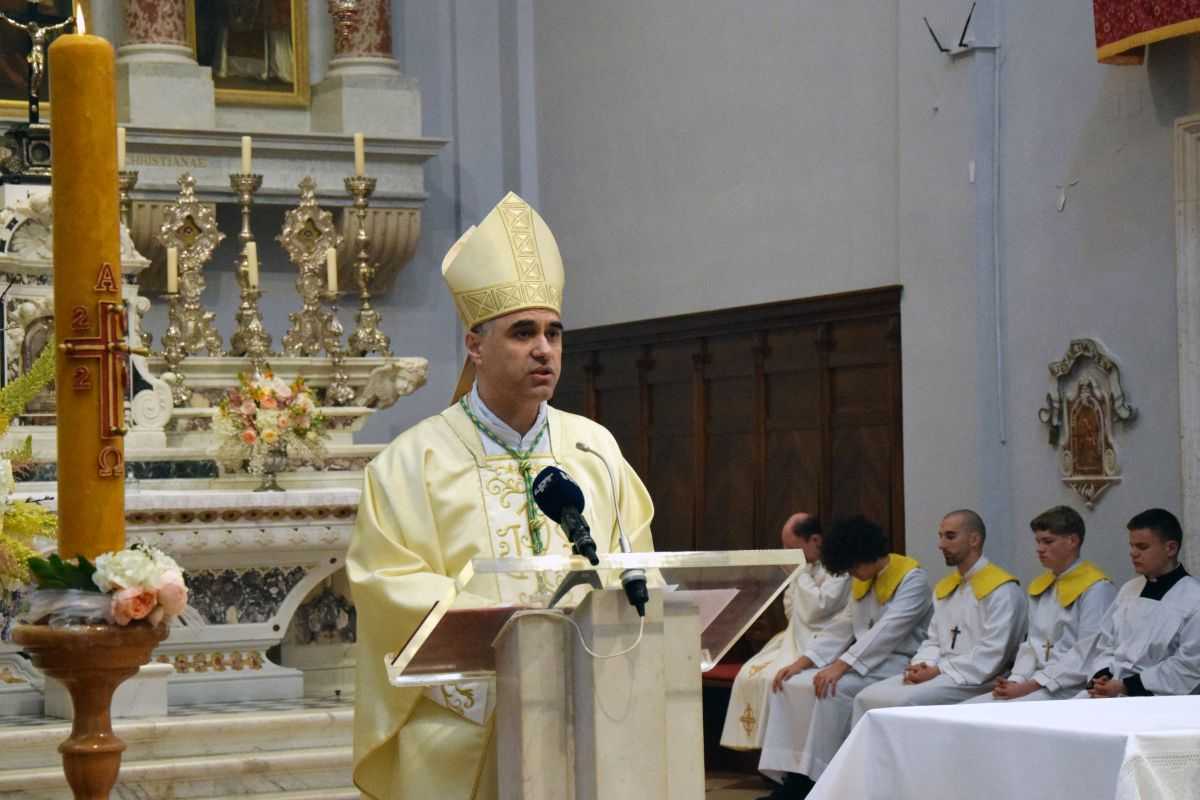 SNAŽNE PORUKE: Uskrsne mise održane širom regije, pozivi na mir, dostojanstvo i borbu protiv nasilja SNAŽNE PORUKE: Uskrsne mise održane širom regije, pozivi na mir, dostojanstvo i borbu protiv nasilja