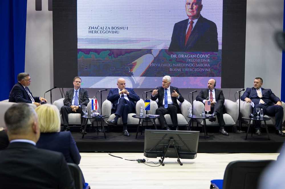 Održan okrugli stol pod nazivom „Energetska suverenost Bosne i Hercegovine: Južna plinska interkonekcija kao strateški iskorak“ / Foto: HNS BiH