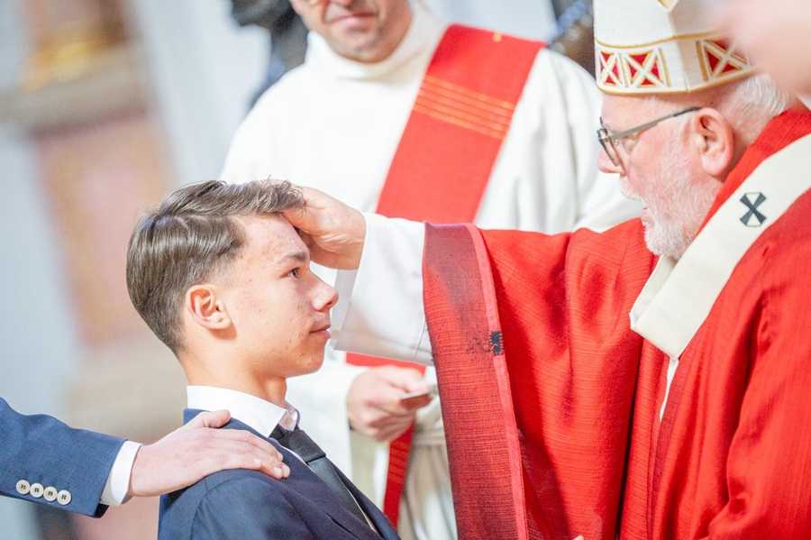 U Hrvatskoj katoličkoj župi München 189 mladih Hrvata primilo sakrament sv. Potvrde / Foto: Fenix (Matija Bišćan)