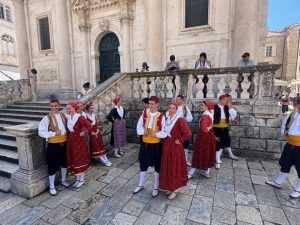 SRIJEDA U DUBROVNIKU: Mnogi su se pitali što to rade članovi Linđa
