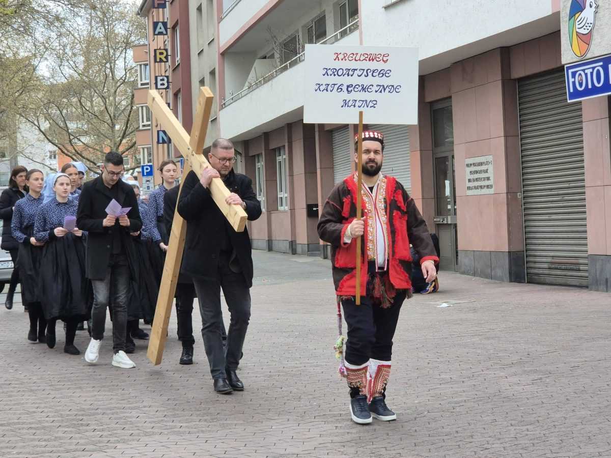 VELIKI PETAK U MAINZU: Hrvati u procesiji kroz grad i dirljiva izvedba Anne-Marije Galić
