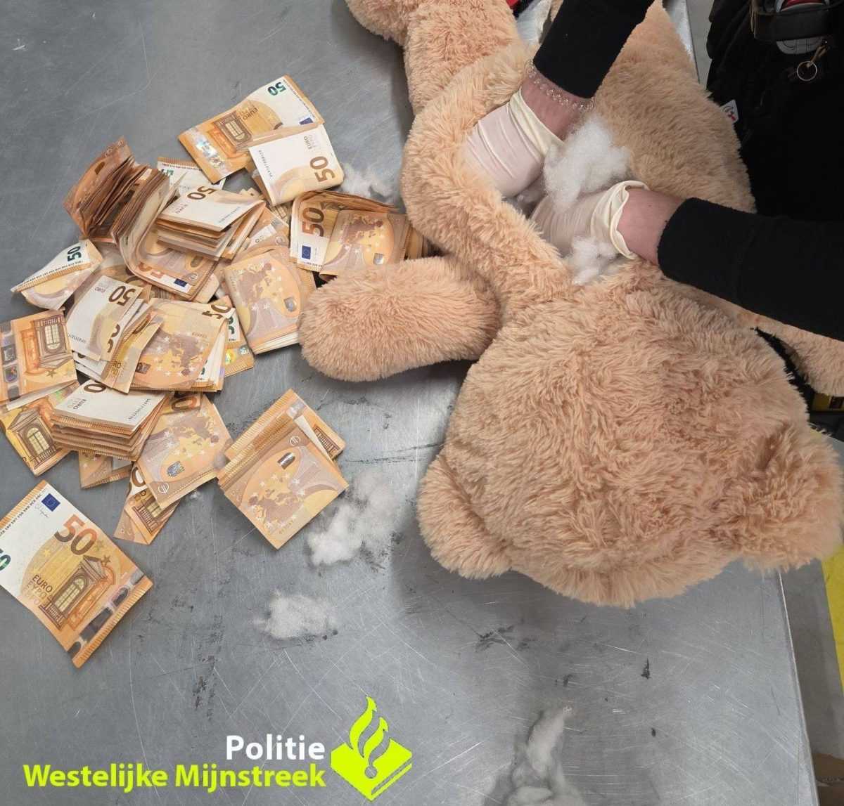 Radnik DHL-a pronašao neobičnog medvjeda / Politie Basisteam Westelijke Mijnstreek﻿