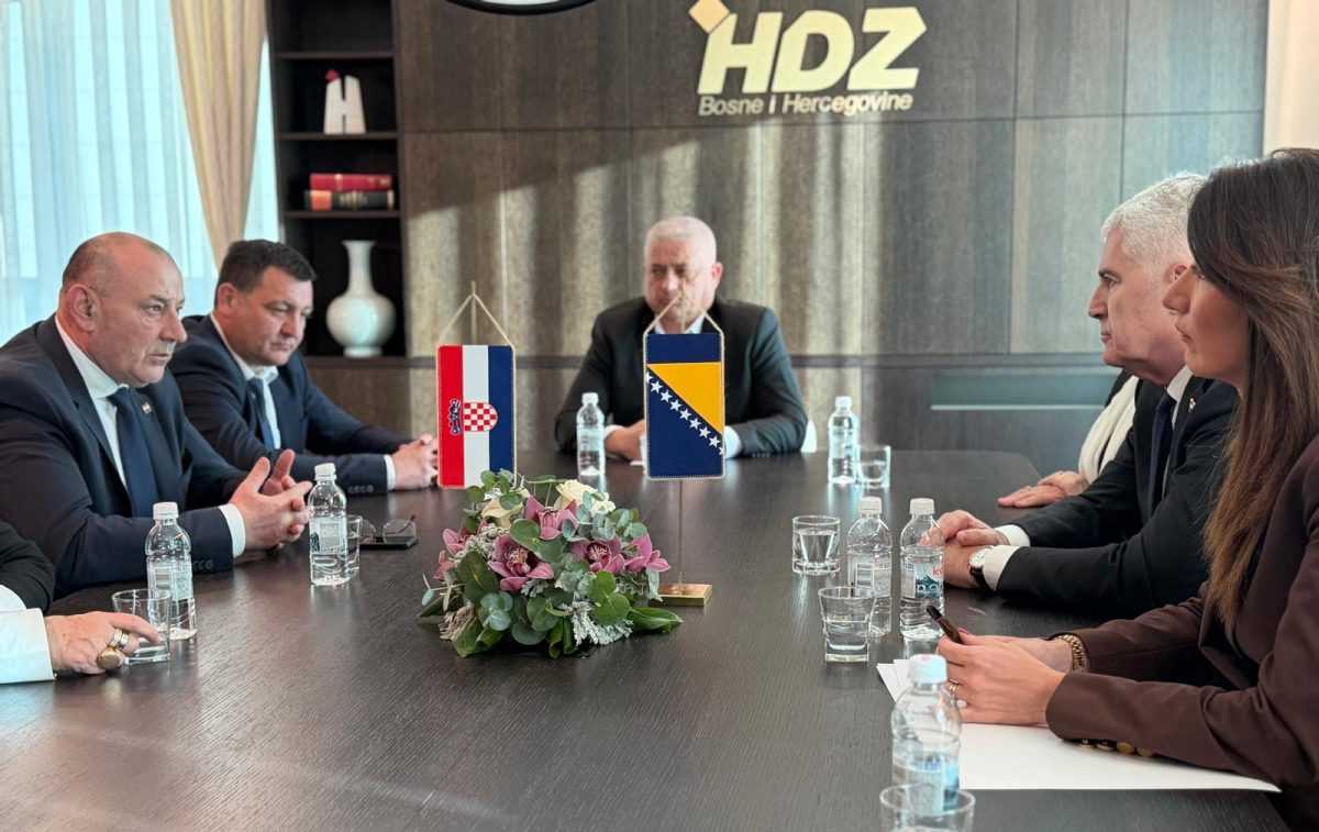 JEDNAKOPRAVNOST HRVATA PRIORITET: Čović i Medved potvrdili trajnu potporu braniteljima HVO-a JEDNAKOPRAVNOST HRVATA PRIORITET: Čović i Medved potvrdili trajnu potporu braniteljima HVO-a