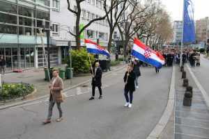 VELIKI PETAK U STUTTGARTU: U procesiji ulicama više od tisuću hrvatskih vjernika