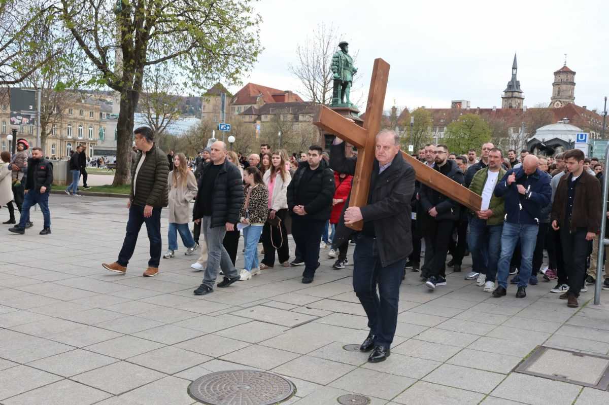 VELIKI PETAK U STUTTGARTU: U procesiji ulicama više od tisuću hrvatskih vjernika