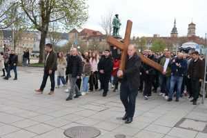VELIKI PETAK U STUTTGARTU: U procesiji ulicama više od tisuću hrvatskih vjernika