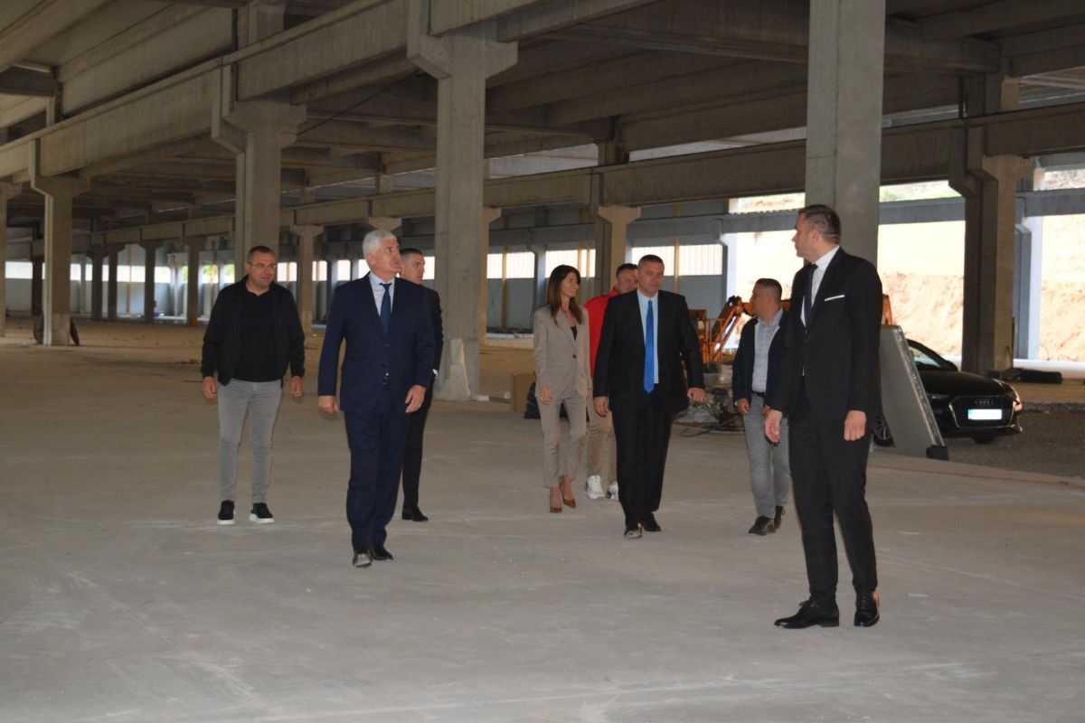 TEMELJ ZA OSTANAK HRVATA: Razvojni projekti u Uskoplju jačaju gospodarsku stabilnost ovoga kraja TEMELJ ZA OSTANAK HRVATA: Razvojni projekti u Uskoplju jačaju gospodarsku stabilnost ovoga kraja