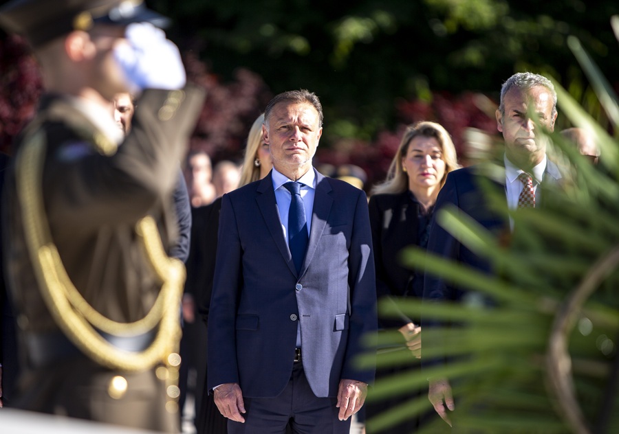 Plenković i Jandroković polažu vijence kod Spomenika domovini