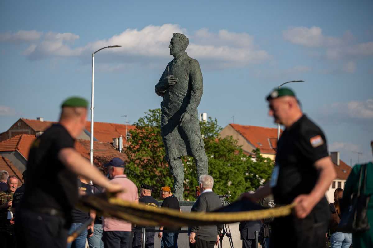 35 GODINA DOMOVINI VJERNI: Hrvatska proslavila 35 godina od povijesnog postrojavanja pripadnika Zbora narodne garde 35 GODINA DOMOVINI VJERNI: Hrvatska proslavila 35 godina od povijesnog postrojavanja pripadnika Zbora narodne garde