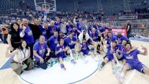 SLAVLJE I TUGA NA VIŠNJIKU: Cibona pred 9.000 navijača u Zadru osvojila 21. naslov prvaka Hrvatske SLAVLJE I TUGA NA VIŠNJIKU: Cibona pred 9.000 navijača u Zadru osvojila 21. naslov prvaka Hrvatske