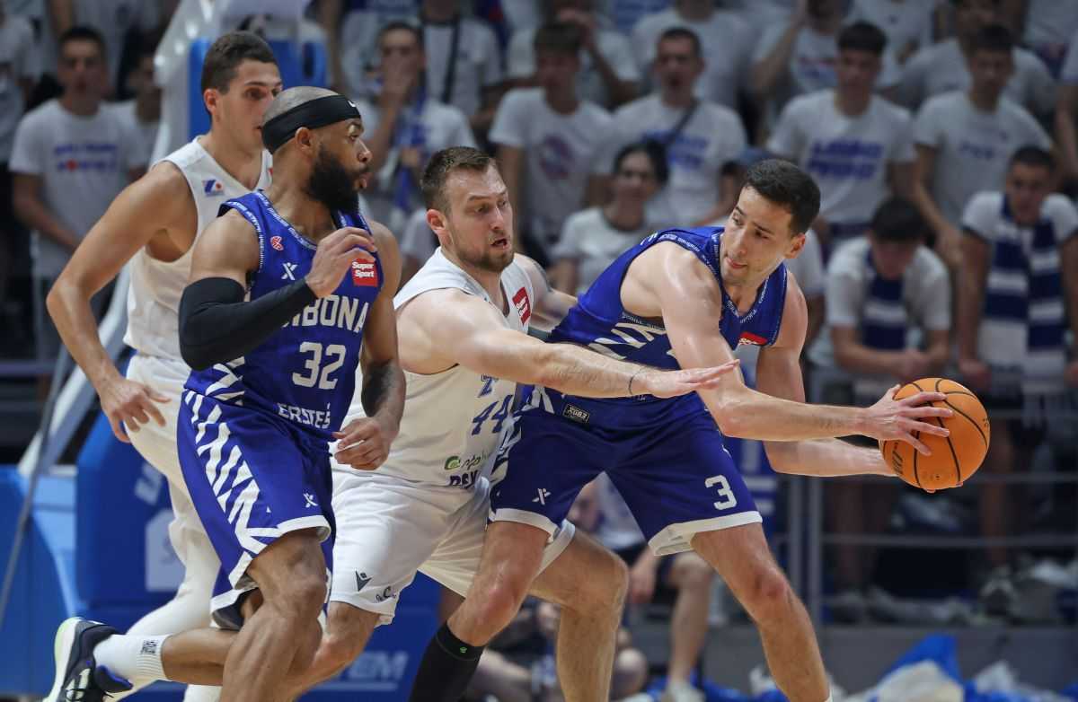 SLAVLJE I TUGA NA VIŠNJIKU: Cibona pred 9.000 navijača u Zadru osvojila 21. naslov prvaka Hrvatske SLAVLJE I TUGA NA VIŠNJIKU: Cibona pred 9.000 navijača u Zadru osvojila 21. naslov prvaka Hrvatske