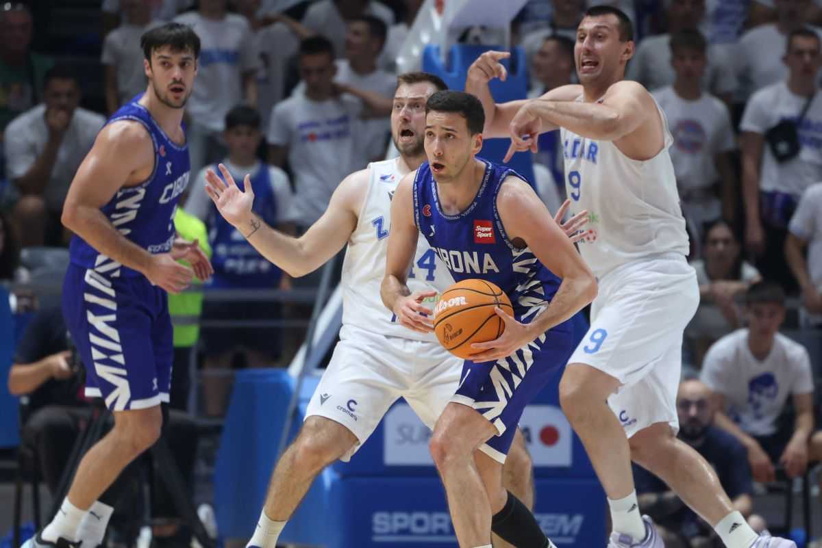 SLAVLJE I TUGA NA VIŠNJIKU: Cibona pred 9.000 navijača u Zadru osvojila 21. naslov prvaka Hrvatske SLAVLJE I TUGA NA VIŠNJIKU: Cibona pred 9.000 navijača u Zadru osvojila 21. naslov prvaka Hrvatske