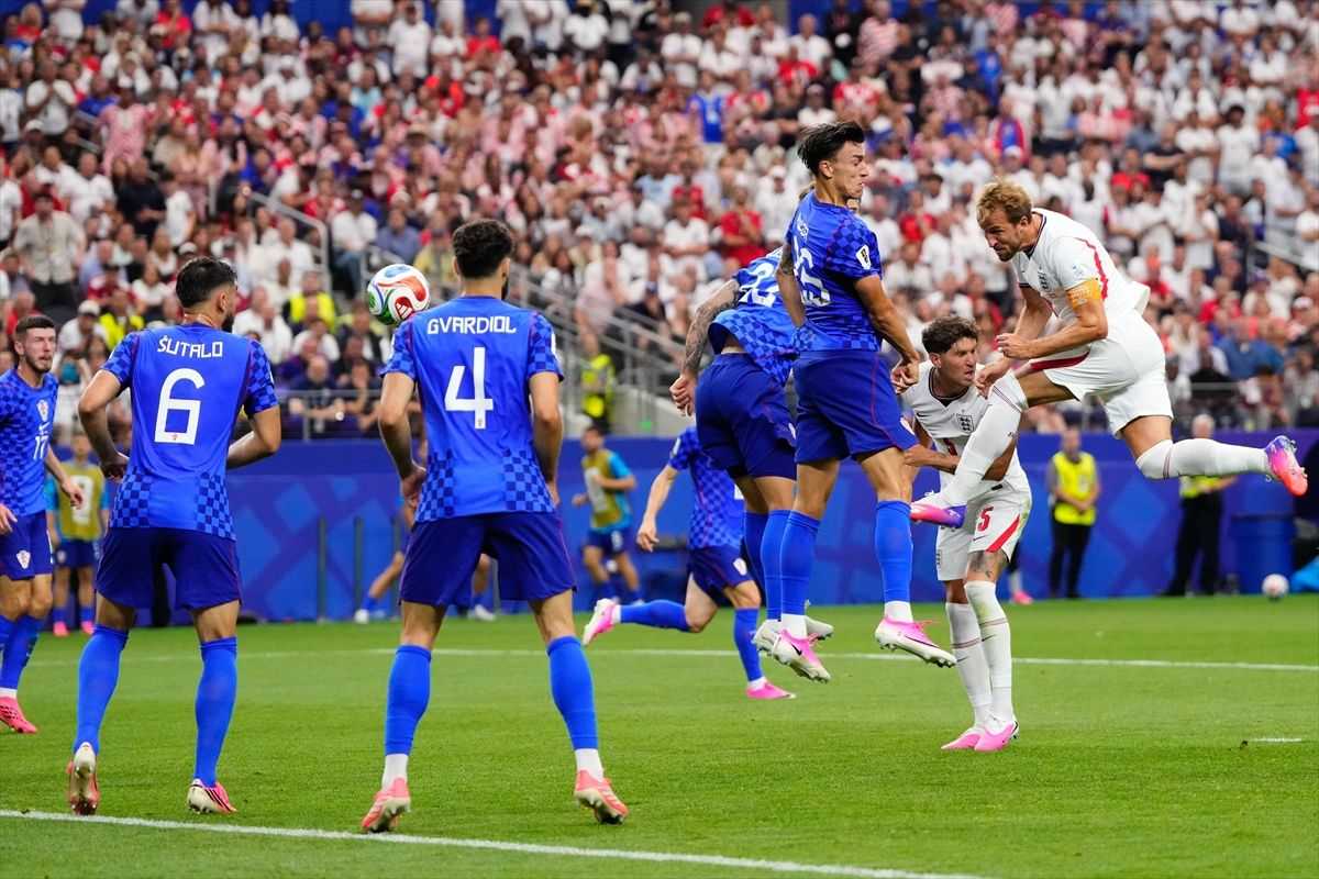 SLAVLJE ENGLEZA: Vatreni pali u drugom poluvremenu, Livaković spašavao od većeg poraza