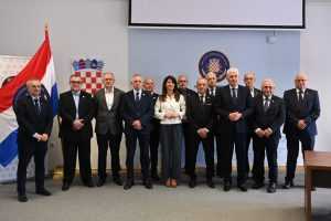 HRVATSKI GENERALSKI ZBOR: Očuvanje zajedništva, istine o Domovinskom ratu i potpora svemu što doprinosi zaštiti položaja hrvatskog naroda u BiH Sastanak predstavnika HNS-a i HGZ- a u Zagrebu / Foto: HNS BiH