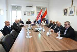 HRVATSKI GENERALSKI ZBOR: Očuvanje zajedništva, istine o Domovinskom ratu i potpora svemu što doprinosi zaštiti položaja hrvatskog naroda u BiH Sastanak predstavnika HNS-a i HGZ- a u Zagrebu / Foto: HNS BiH