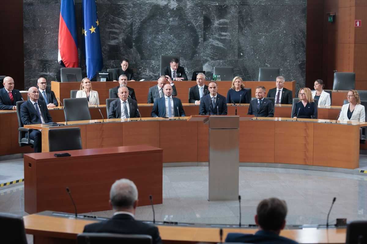 LJUBLJANA: Nova slovenska vlada na čelu s Janezom Janšom stupila na dužnost