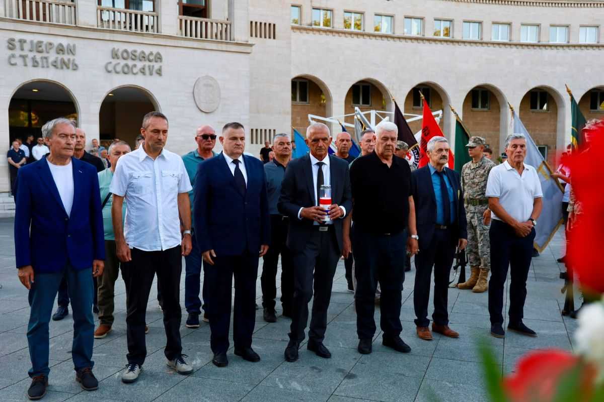„BEZ HVO-a NE BI BILO BiH“: „Lipanjske zore” su simbol pobjede, žrtve i slobode hrvatskoga naroda „BEZ HVO-a NE BI BILO BiH“: „Lipanjske zore” su simbol pobjede, žrtve i slobode hrvatskoga naroda