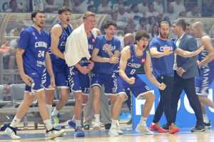 SLAVLJE I TUGA NA VIŠNJIKU: Cibona pred 9.000 navijača u Zadru osvojila 21. naslov prvaka Hrvatske SLAVLJE I TUGA NA VIŠNJIKU: Cibona pred 9.000 navijača u Zadru osvojila 21. naslov prvaka Hrvatske