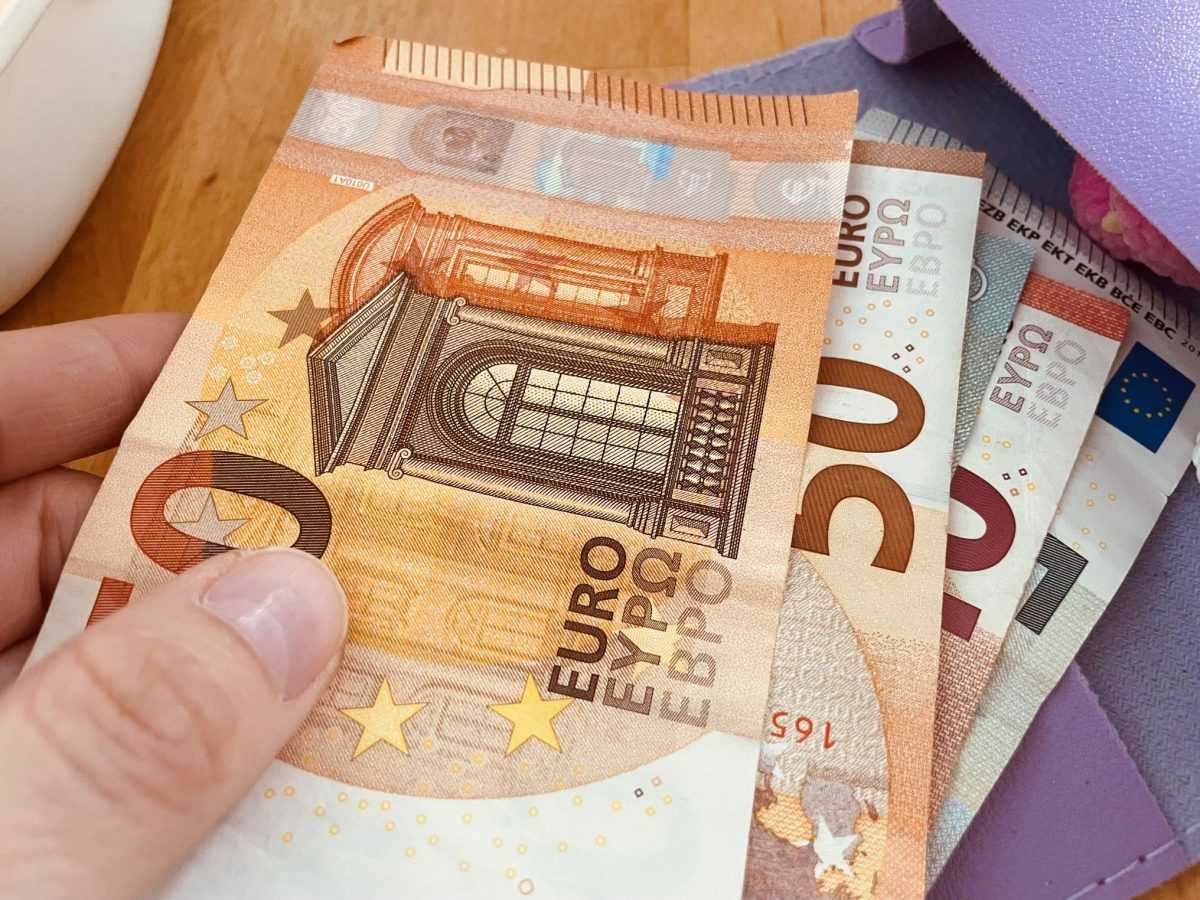 MORA PLATITI KAZNU OD 2.400 EURA: Vodio trgovinu automobilima u Njemačkoj i nelegalno primio 22.000 eura socijalne pomoći