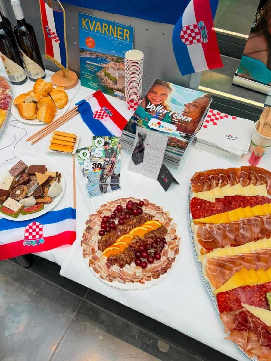 40 GODINA PRESTIŽNOG PROGRAMA U BERLINU: Tri mlade Hrvatice predstavile domovinu u međunarodnom okruženju 40 GODINA PRESTIŽNOG PROGRAMA U BERLINU: Tri mlade Hrvatice predstavile domovinu u međunarodnom okruženju