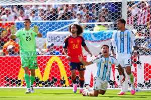 ARGENTINA SKINUTA S TRONA: Torres pogotkom u 106. minuti donio Španjolskoj titulu svjetskog prvaka ARGENTINA SKINUTA S TRONA: Torres pogotkom u 106. minuti donio Španjolskoj titulu svjetskog prvaka