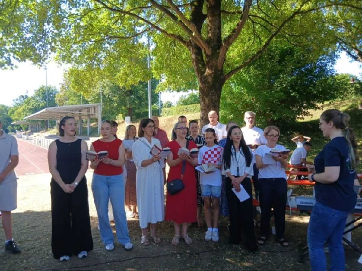 HRVATI U NJEMAČKOJ POTVRDILI SNAGU ZAJEDNIŠTVA: Preko 400 vjernika i gostiju na tradicionalnoj misi u Bietigheim-Bissingenu