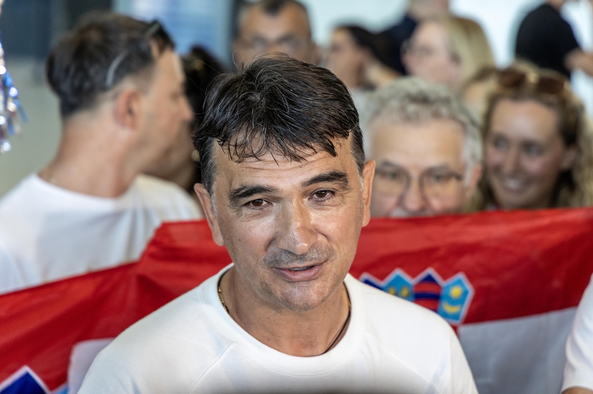VATRENI STIGLI U ZAGREB: Stotine navijača dočekalo reprezentaciju nakon ispadanja sa SP-a Zlatko Dalić / Foto: Hina